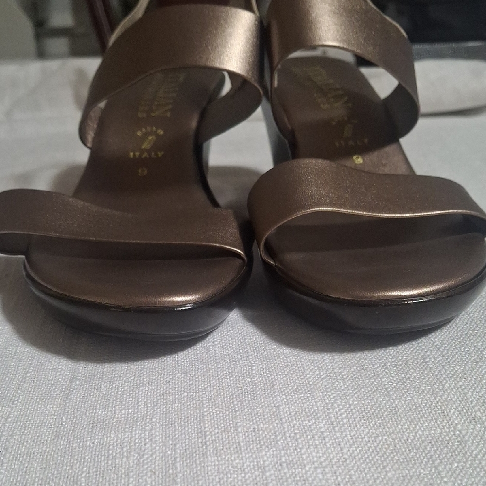 Italian Shoemakers Metallic Sandals - Picture 3 of 9